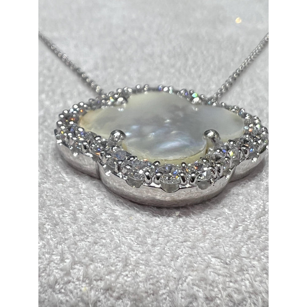 Diamond Mother of Pearl Clover Necklace / Diamond Clover Necklace / Clover Necklace / Mother of Pearl Necklace/ Diamond Flower Necklace