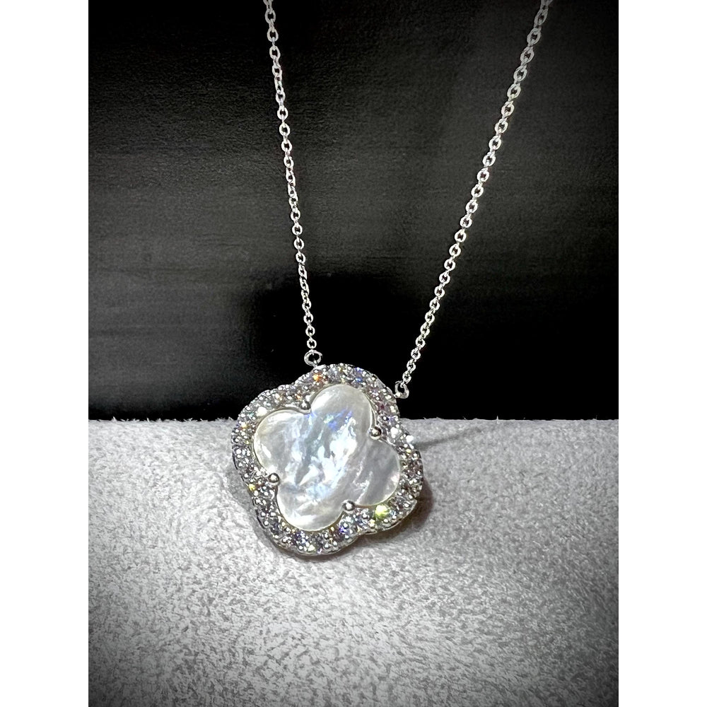 Diamond Mother of Pearl Clover Necklace / Diamond Clover Necklace / Clover Necklace / Mother of Pearl Necklace/ Diamond Flower Necklace