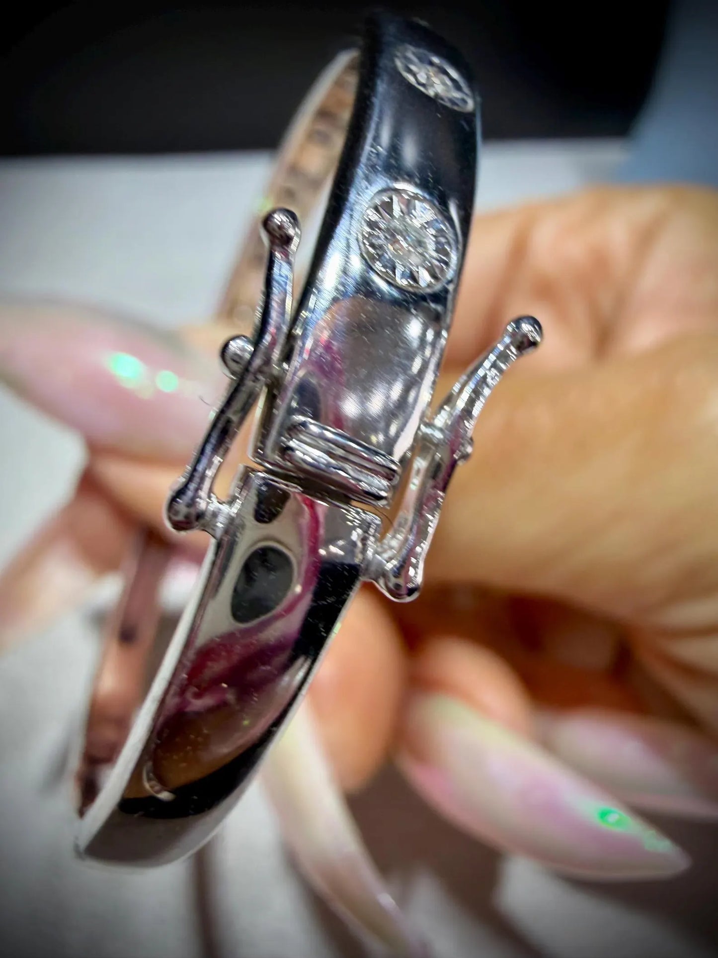 Sterling Silver Diamond Bangle: 7”, Natural Diamonds 0.25ct tw