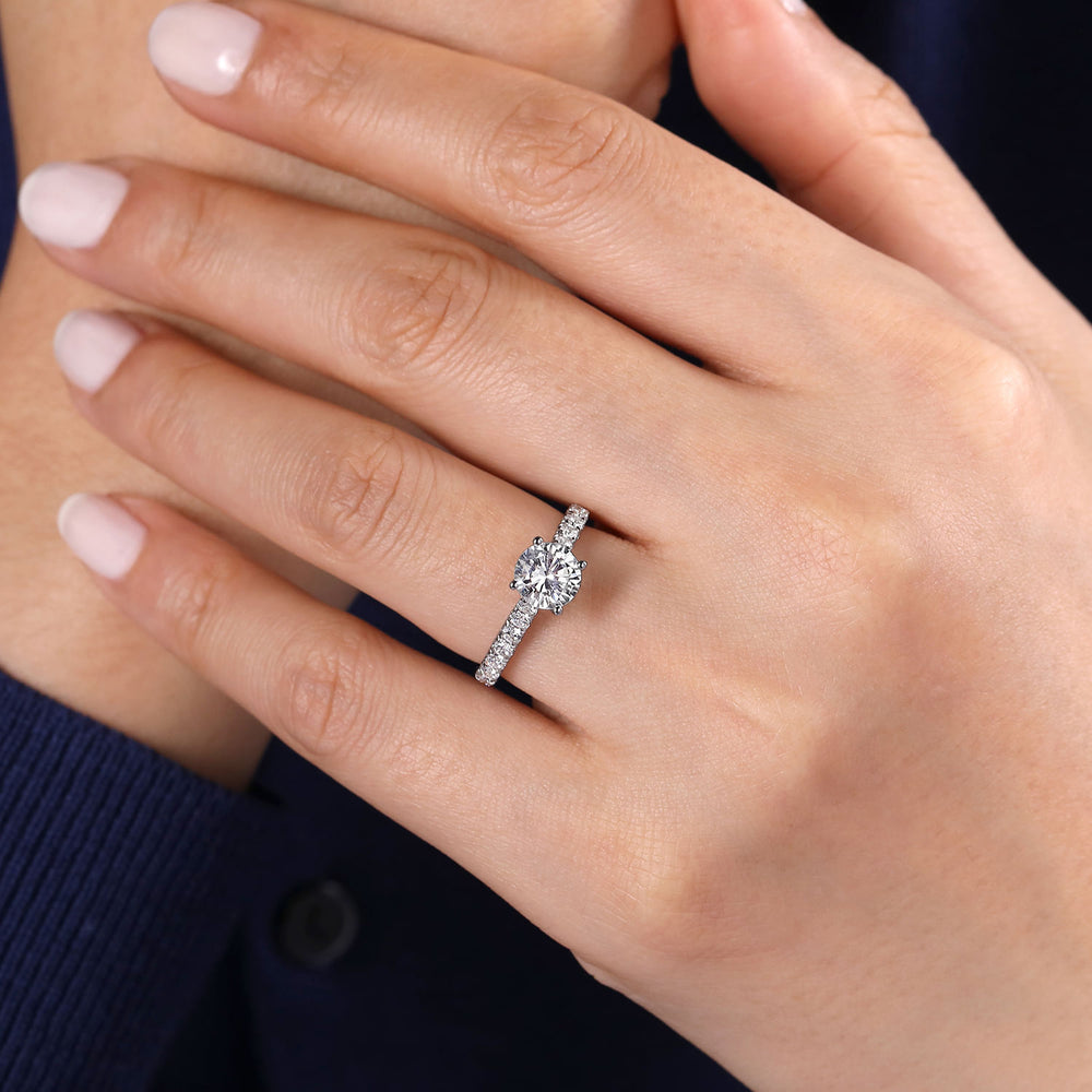 18K White Gold Round Diamond Engagement Ring