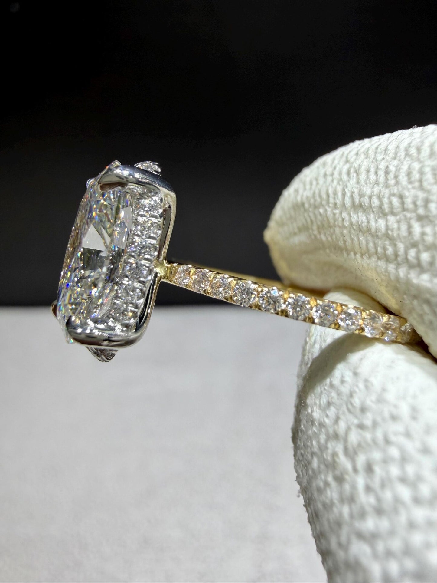 14K Yellow Gold Oval Diamond Engagement Ring, 3.04 Carat Lab Grown IGI Certified VS1/E