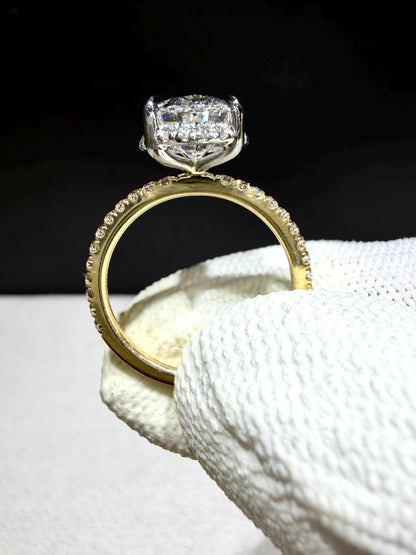 14K Yellow Gold Oval Diamond Engagement Ring, 3.04 Carat Lab Grown IGI Certified VS1/E