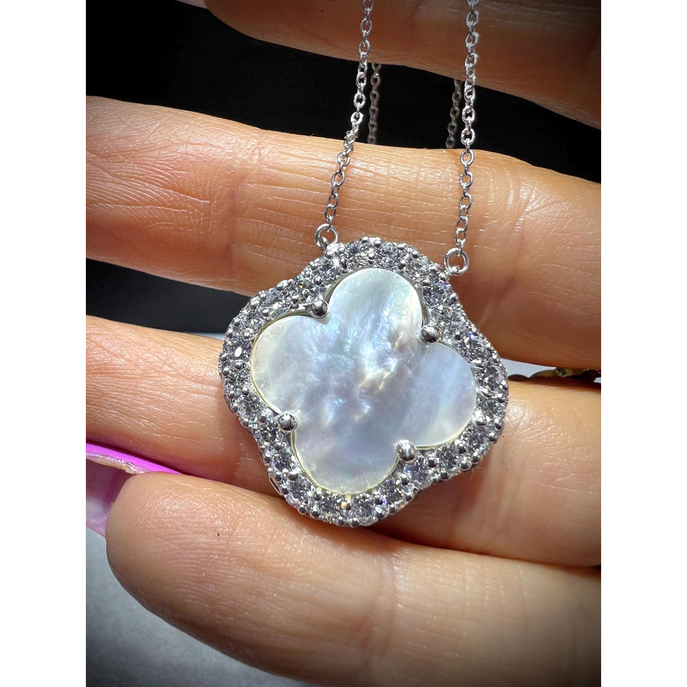 Diamond Mother of Pearl Clover Necklace / Diamond Clover Necklace / Clover Necklace / Mother of Pearl Necklace/ Diamond Flower Necklace