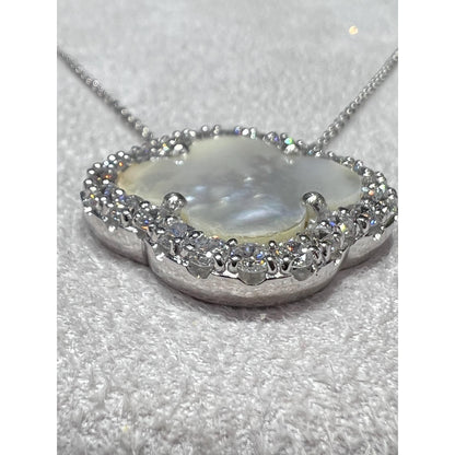 Diamond Mother of Pearl Clover Necklace / Diamond Clover Necklace / Clover Necklace / Mother of Pearl Necklace/ Diamond Flower Necklace