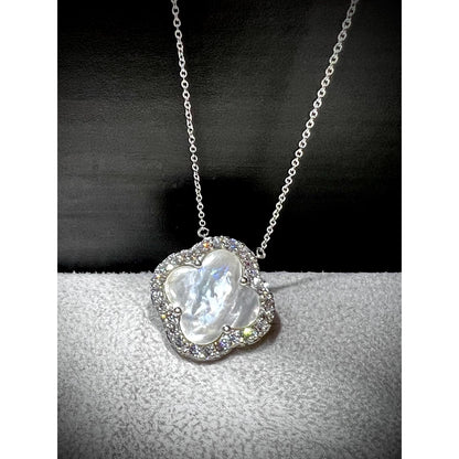 Diamond Mother of Pearl Clover Necklace / Diamond Clover Necklace / Clover Necklace / Mother of Pearl Necklace/ Diamond Flower Necklace