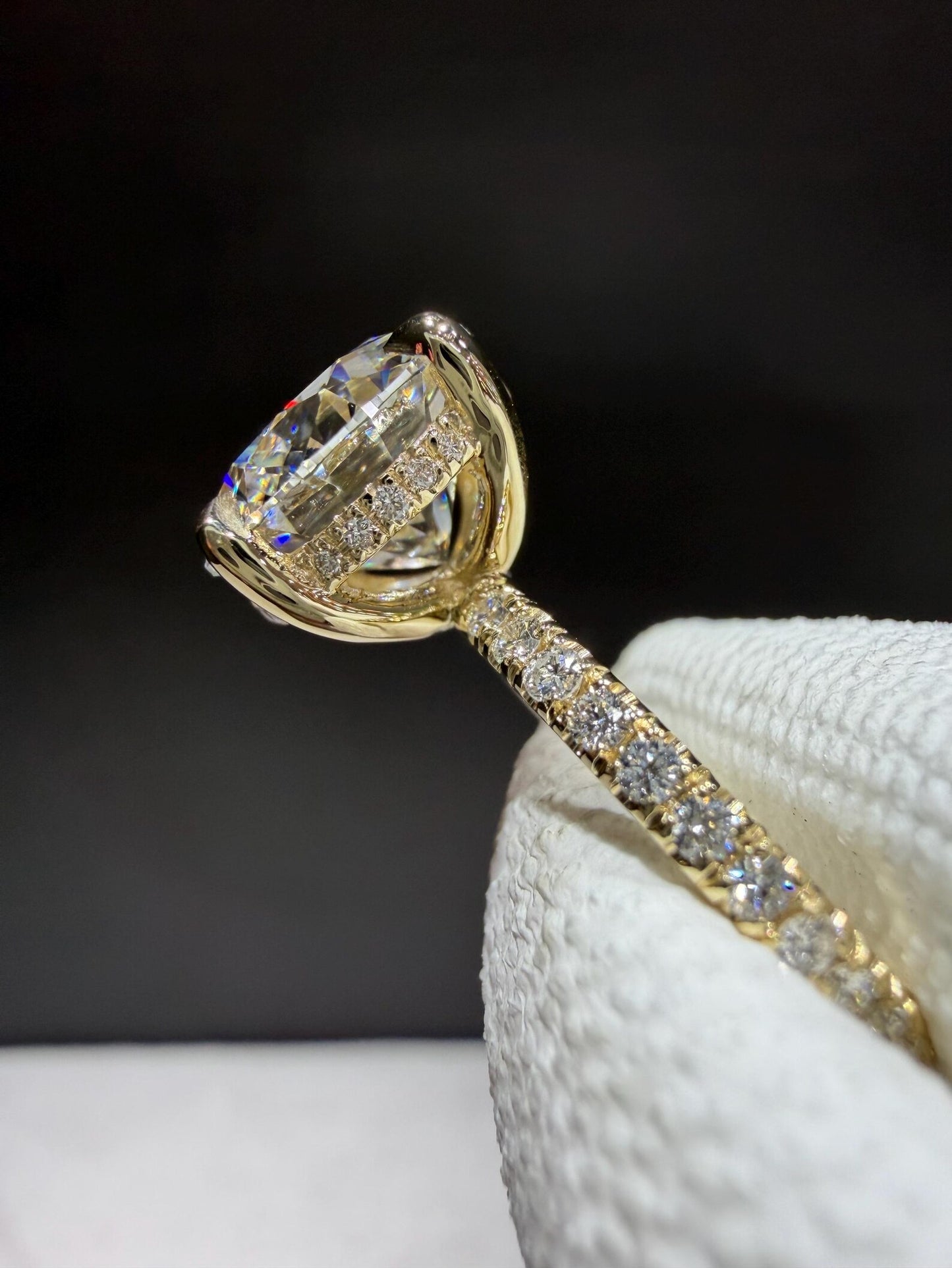 14K Diamond Engagement Ring with 4.03 Carat Lab Grown GIA Certified Round Diamond VS1/E