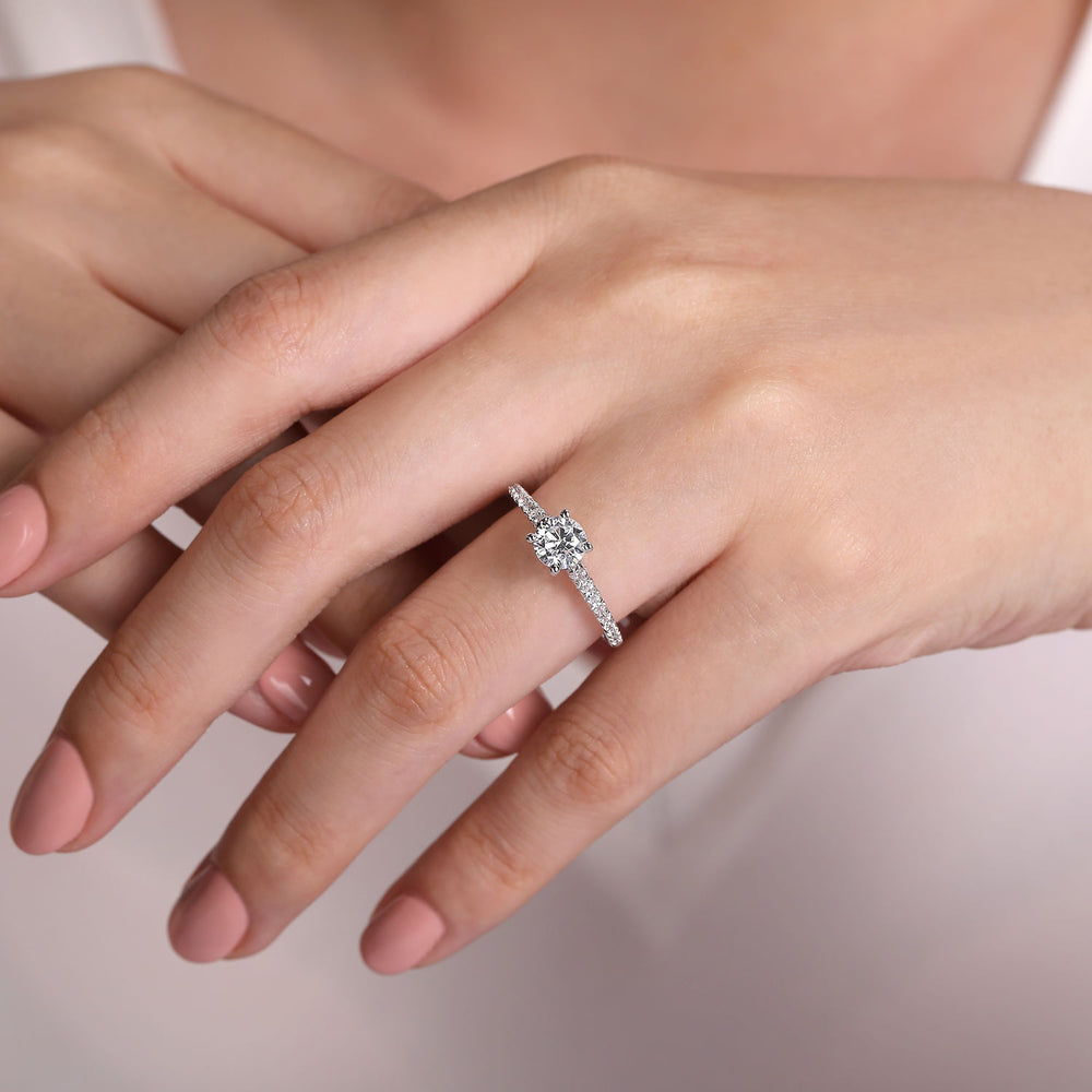 18K White Gold Round Diamond Engagement Ring