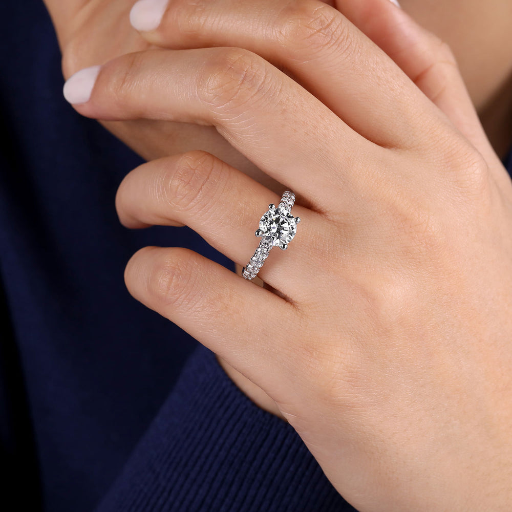 18K White Gold Round Diamond Engagement Ring