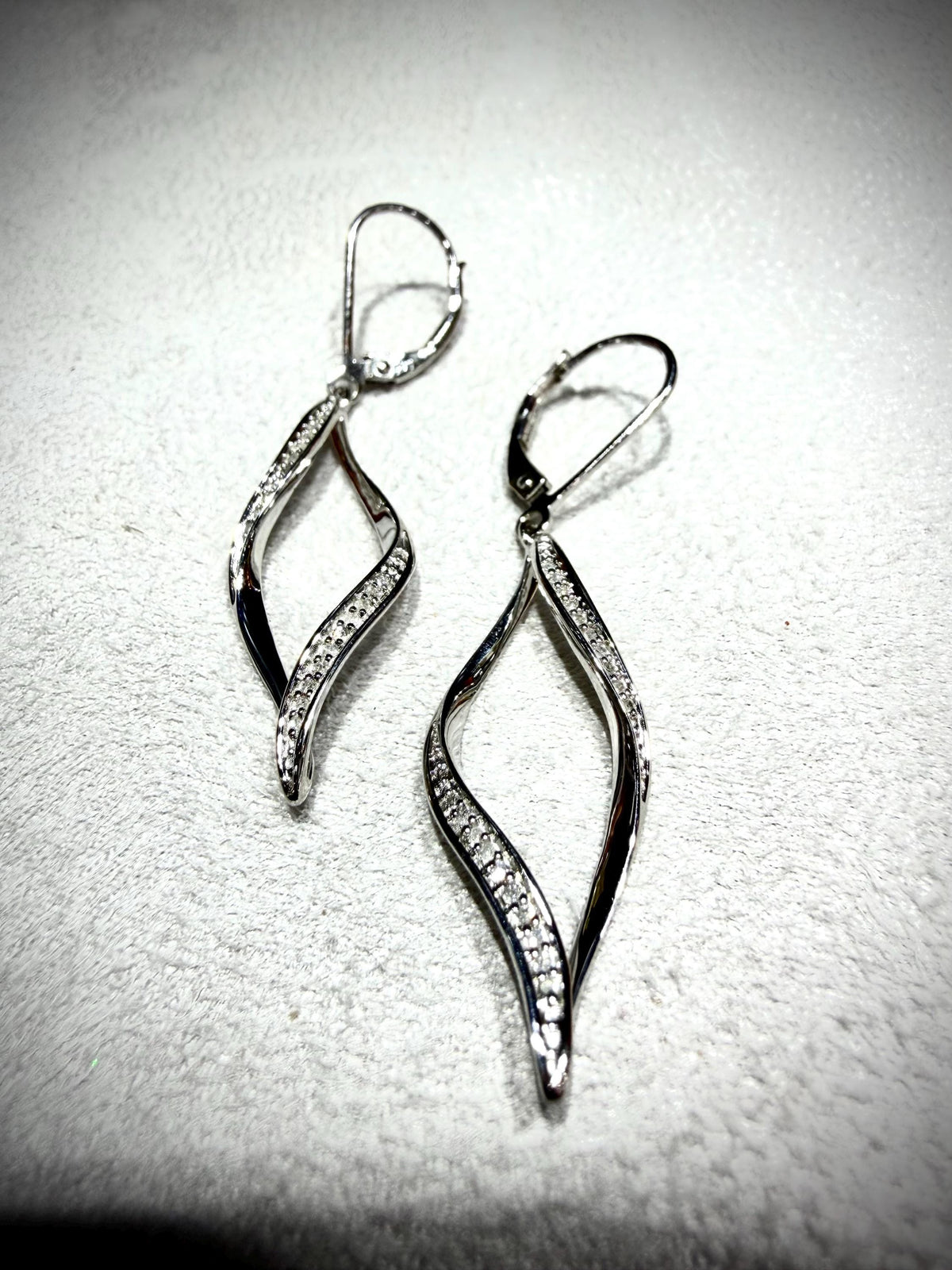 Diamond Dangle Twist Earrings 0.10 ct tw. Sterling Silver