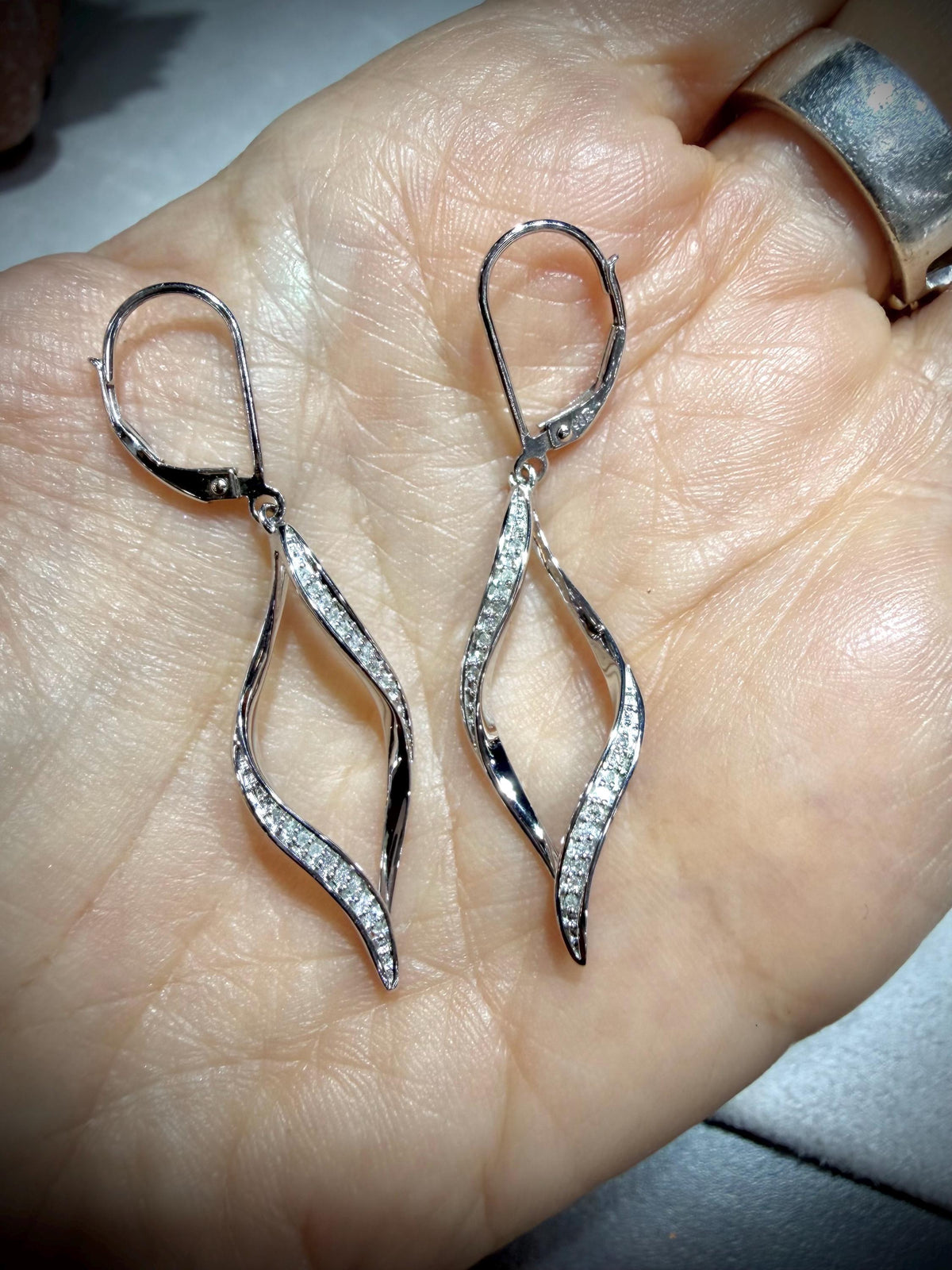 Diamond Dangle Twist Earrings 0.10 ct tw. Sterling Silver