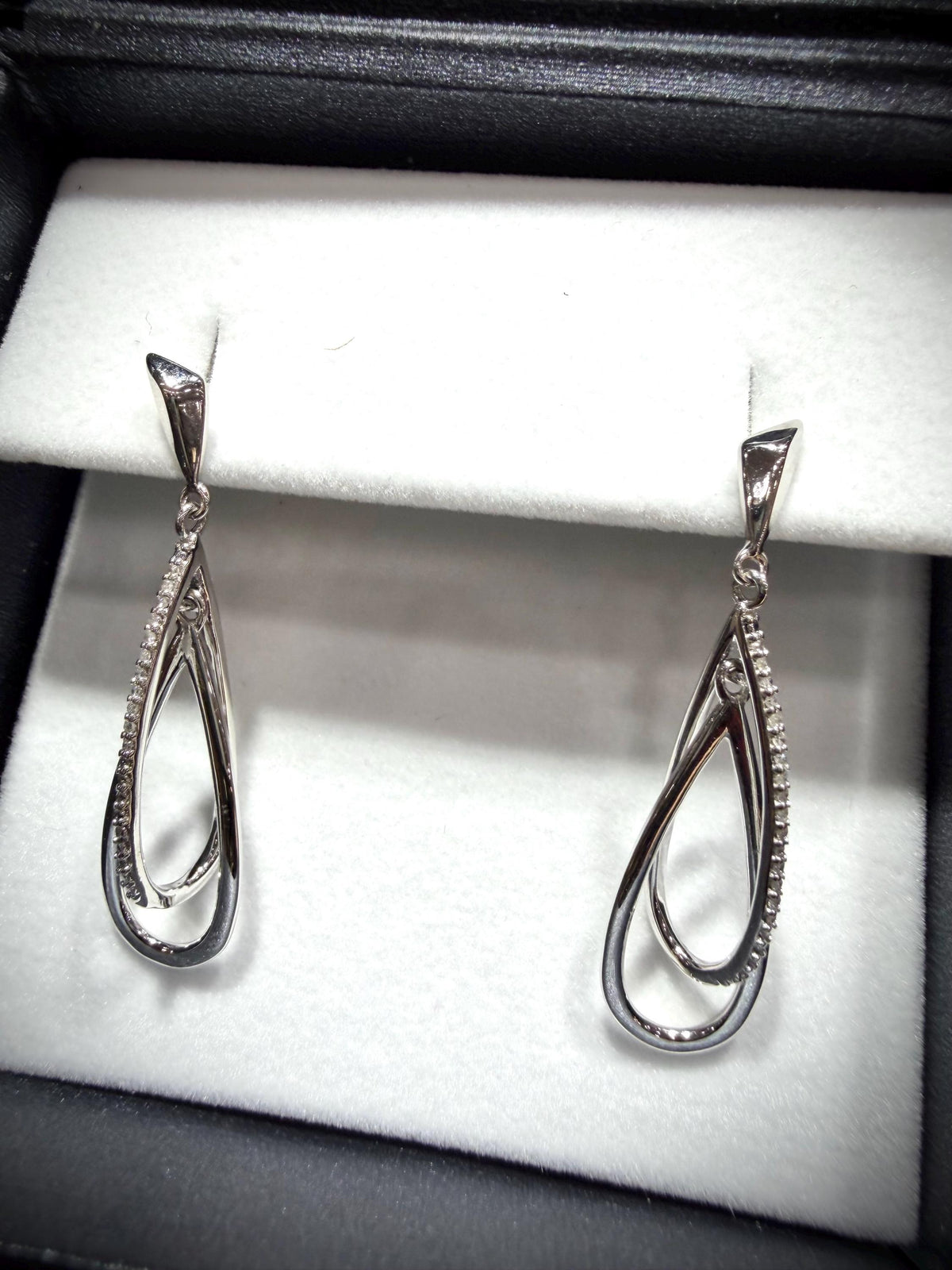 Diamond Dangle Earrings 0.10 ct tw. Sterling Silver