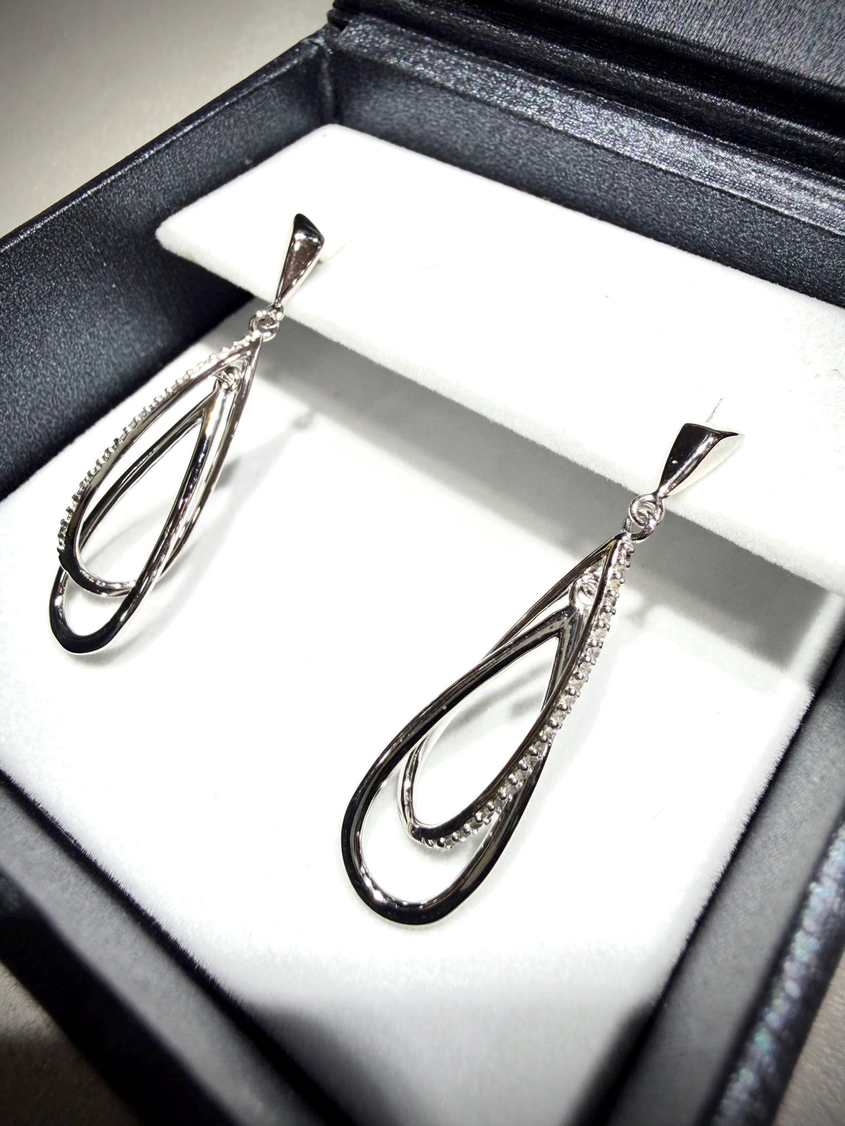Diamond Dangle Earrings 0.10 ct tw. Sterling Silver
