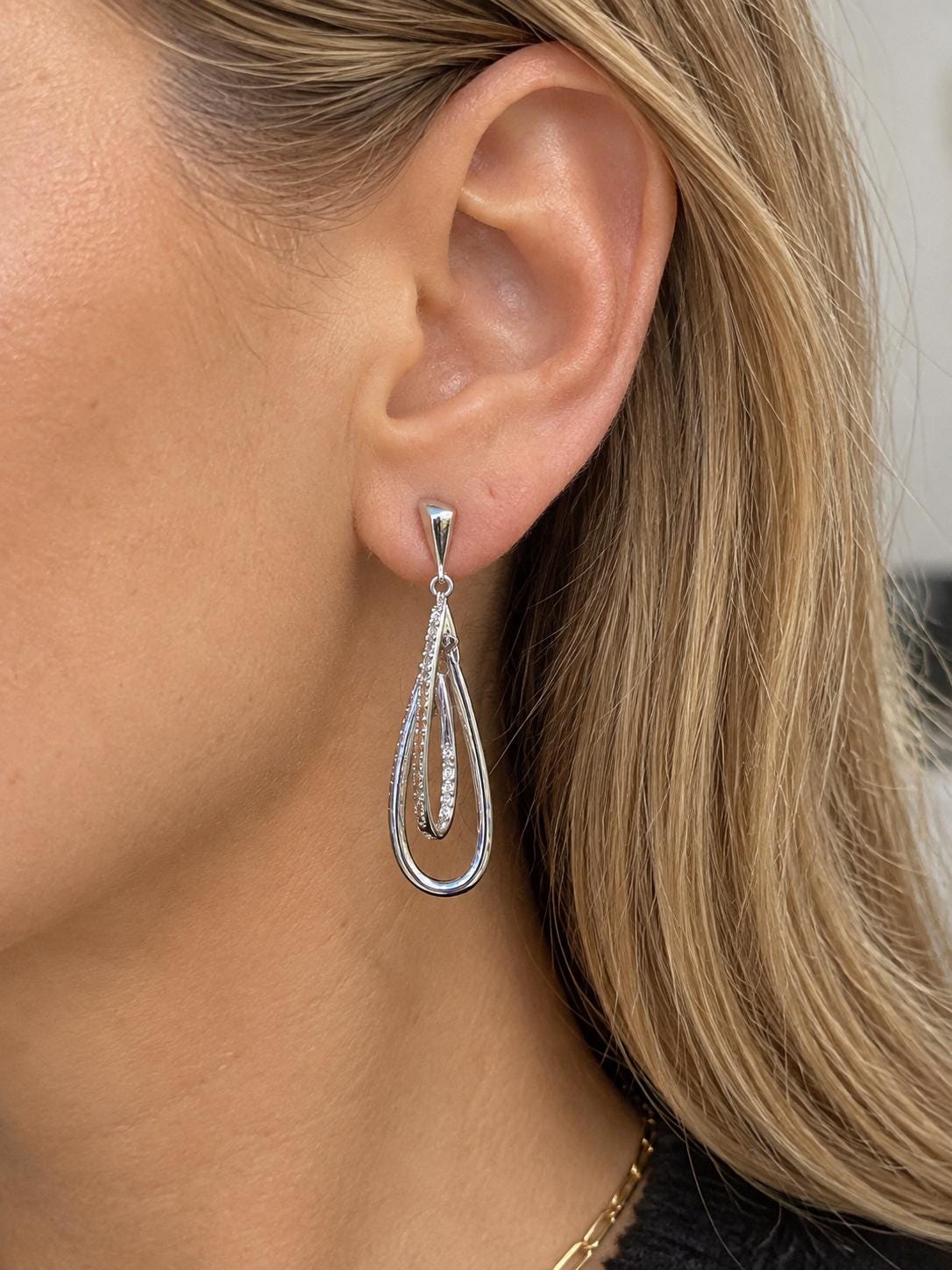 Diamond Dangle Earrings 0.10 ct tw. Sterling Silver